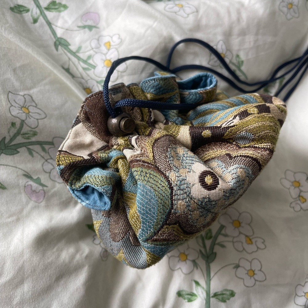 Elegant Multicolor Drawstring Pouch - Picture 1 of 4